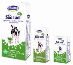 Nên cho bé uống sữa tươi hay sữa bột?