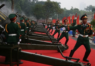 Bắn đại bác, diễu binh hoành tráng mừng 2/9