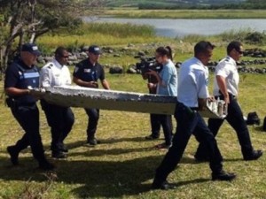 Vụ MH370: Chuyển mảnh vỡ mới tìm thấy về Pháp để phân tích