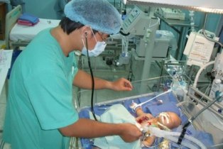 Hỗ trợ phẫu thuật tim bẩm sinh cho trẻ dưới 16 tuổi