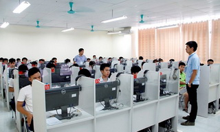 Được trải thảm đỏ, Thủ khoa vẫn &quot;chê&quot; Hà Nội