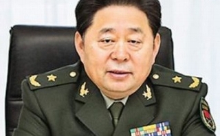 Tướng tham ô 4 xe tải vàng vẫn được mở đường sống!