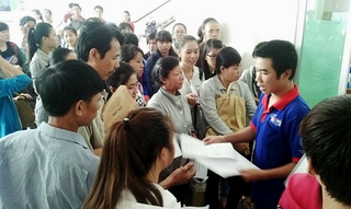 Đông nghẹt thí sinh rút hồ sơ xét tuyển đại học