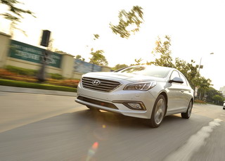 Chê Toyota Camry thì chọn Hyundai Sonata ?