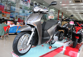 Xe máy Honda khan hàng, đội giá trong tháng Ngâu