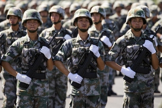 Chiến đấu cơ Trung Quốc gầm rú trên bầu trời thủ đô