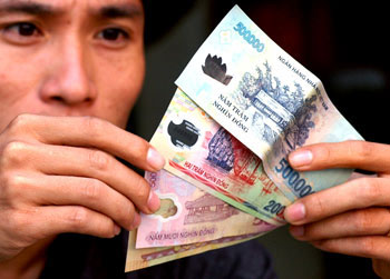 Tăng lương tối thiểu: Sẽ phải tiếp tục thương lượng