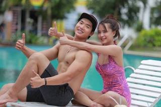 Băng Di lộ ảnh tình tứ nóng bỏng bên Trương Nam Thành