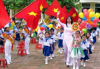 Ngày khai giảng: Không bỏ việc đón học sinh đầu cấp
