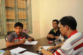 Kinh hoàng thi thể người đàn ông bị đóng đinh lên đầu