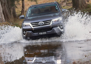 Toyota Fortuner 2016 vào Top 10 xe bán chạy nhất