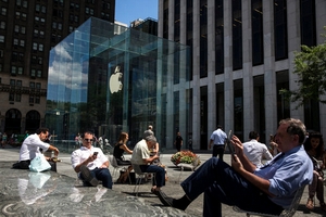 Apple bị ép biến người dùng thành &quot;con tin&quot;