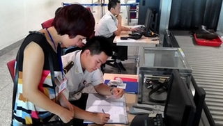 Nhân viên hàng không phải &quot;khai báo&quot; tài sản khi vào ca làm việc