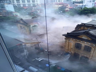 Hà Nội: Sập nhà cổ, nhiều người mắc kẹt