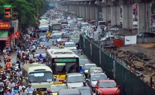 Thời tiết khắc nghiệt ảnh hưởng tới giao thông Hà Nội
