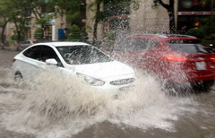 Bí quyết lái xe an toàn qua vùng ngập nước