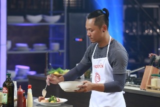 Thí sinh Master chef bị loại vì “lệch tủ”