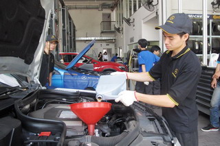 Xe sang được thay dầu miễn phí