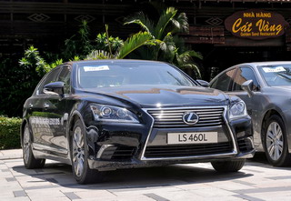 Giá xe Toyota, Lexus dồn dập tăng tới hơn 200 triệu