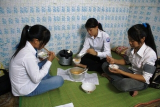 Tăng học phí đại học: Sinh viên nghèo lo thất học!