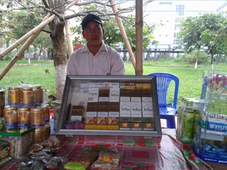 Đủ kiểu lách luật để bán thuốc lá
