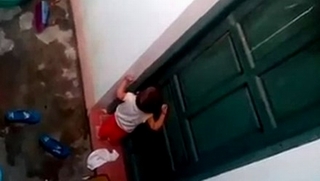 &quot;Ngã ngửa&quot; sự thật vụ bé mầm non nhặt rác ăn