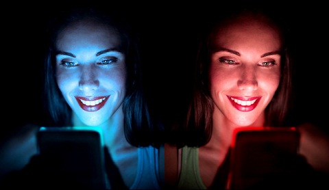 Để không hại mắt và não khi dùng smartphone ban đêm