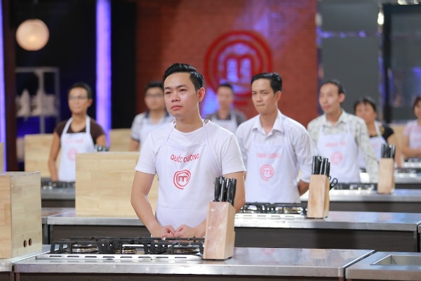Thí sinh Master chef &quot;hoảng hốt&quot; vì thử thách với thịt heo