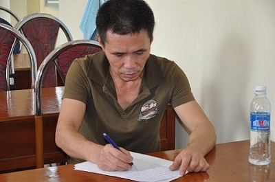 Phát hiện súng CKC trên xe vi phạm giao thông