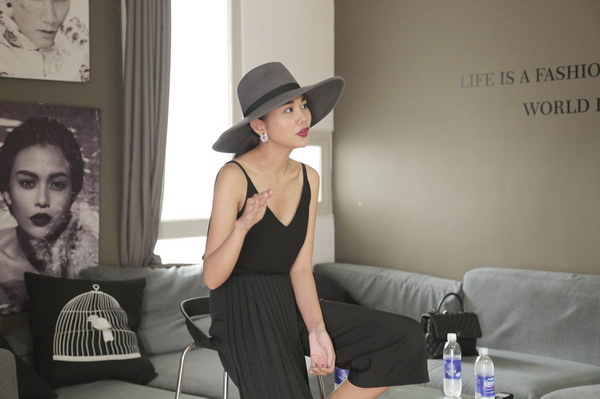 Thanh Hằng &quot;thị phạm&quot; cho Top 4 Model trước thềm chung kết