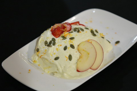 Tú Oanh bị giám khảo chê vì món bánh crepe hoa quả