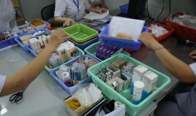 Giá thuốc hỗn loạn: Bác sĩ kê đơn ăn &quot;hoa hồng&quot;