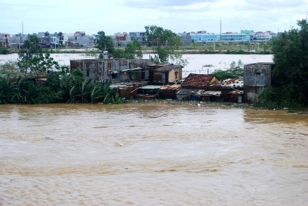 Không khí lạnh tăng cường, miền Trung mưa rất to