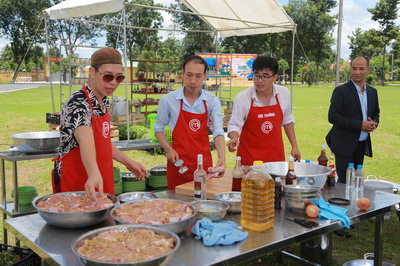 Nóng rẫy căn bếp Master chef vì các đầu bếp đụng độ