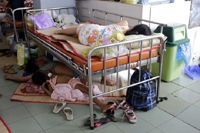 Không để bệnh nhi nằm gầm gường, ngoài hành lang bệnh viện