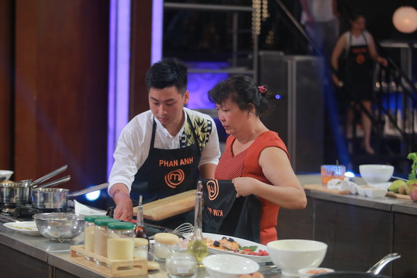 Thí sinh lớn tuổi nhất Master chef ngỡ ngàng vì bị loại