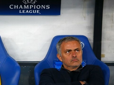 Mourinho lớn tiếng chỉ trích trọng tài &quot;kém cỏi, ngờ nghệch&quot;