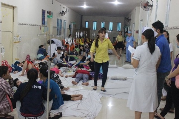 Lượng công nhân lớn nhập viện cùng lúc khiến Bệnh viện Bến Cát và Bệnh viện Đa khoa tỉnh Bình Dương quá tải