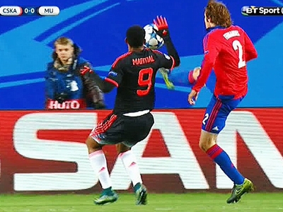 HLV Van Gaal nổi giận mắng Martial là &quot;kẻ ngu ngốc&quot;