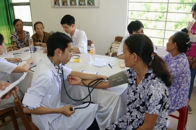 Lần đầu tiên: 700 bác sĩ khám bệnh miễn phí cho 5000 người