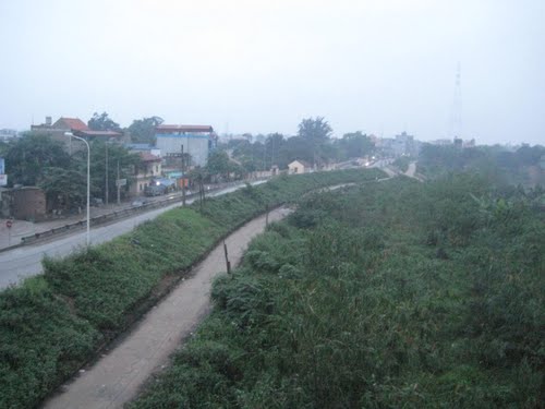 Hà Nội lắp gần 50 cột chiếu sáng dọc đê sông Hồng