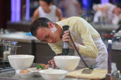 Thất bại với món Á, Đăng Vũ chia tay Master chef