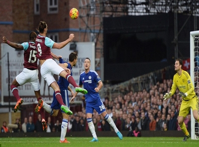 Bị đuổi 3 người, Chelsea gục ngã trước West Ham!