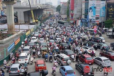 Hiệp hội Vận tải Hà Nội: &quot;Taxi Uber và Grab gây ùn tắc phố cấm&quot;
