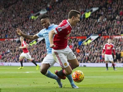 HLV Van Gaal bực bội trước lối chơi phòng ngự của Man City
