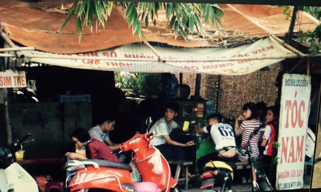 Rất nhiều sinh viên đến công ty đòi tiền nhưng không dám vào