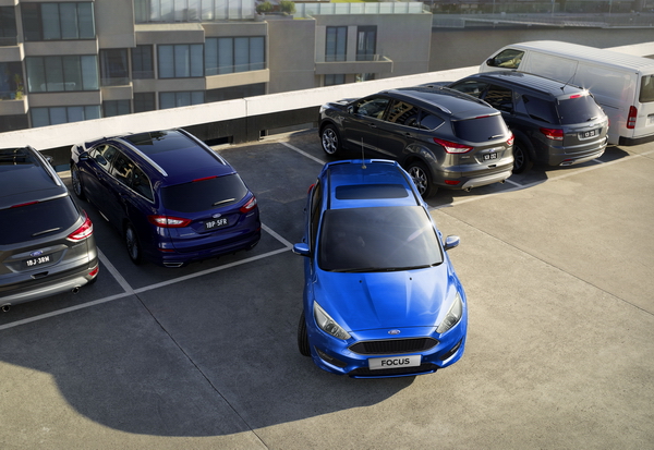 Ford Focus 2016 hỗ trợ cả đỗ song song và đỗ 
