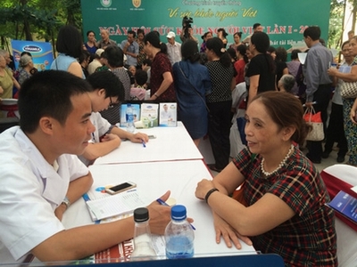 Khám và tư vấn sức khỏe nội khoa miễn phí cho 3.000 người dân
