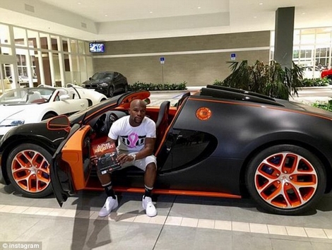 Mayweather khoe siêu xe 