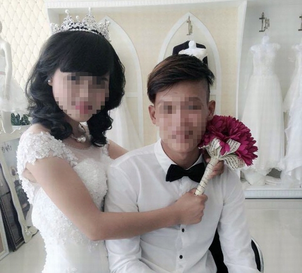 Ảnh cưới của cô dâu T. 14 tuổi và chú rể V. - con trai Phó Chủ tịch xã Hương Quang (Vũ Quang, Hà Tĩnh) gây xôn xao dư luận.